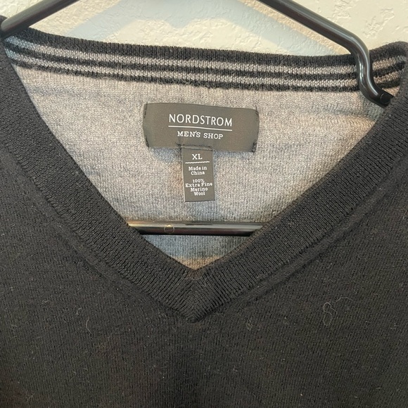 Nordstrom Men’s Shop Extra Large XL Black Merino V-Neck Sweater - Picture 2 of 6